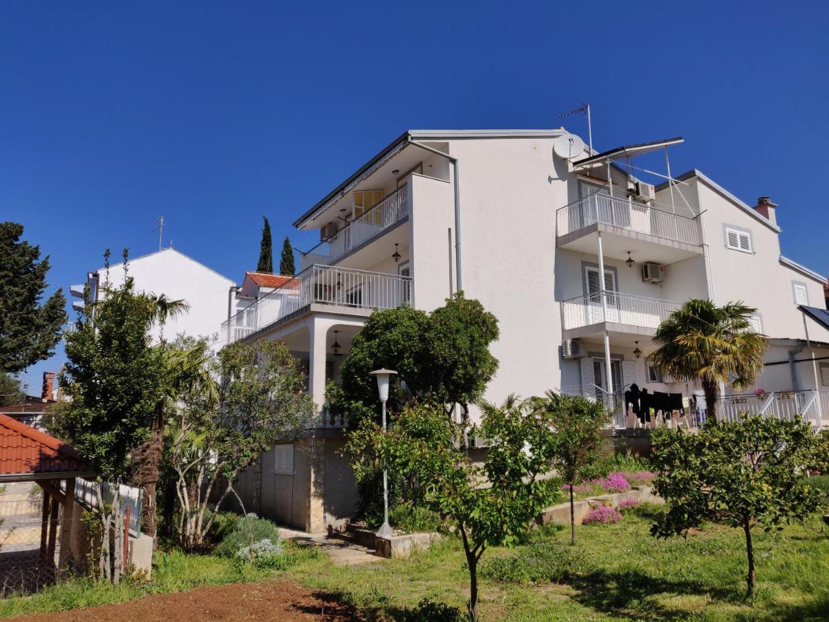 Apartments Villa Agatha Sveti Filip i Jakov Exterior foto